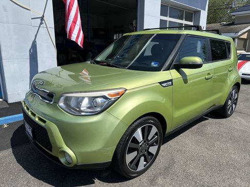Used 2015 Kia Soul ! FWD image 4