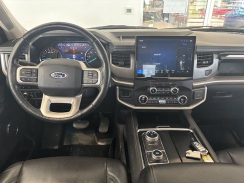 Used 2022 Ford Expedition XLT AWD/4WD image 3