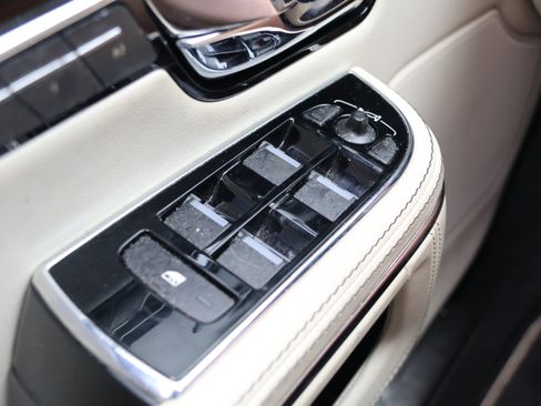 Used 2013 Jaguar XJ L Portfolio RWD image 15