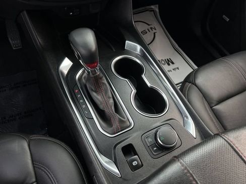 Used 2023 Chevrolet Traverse RS FWD image 15