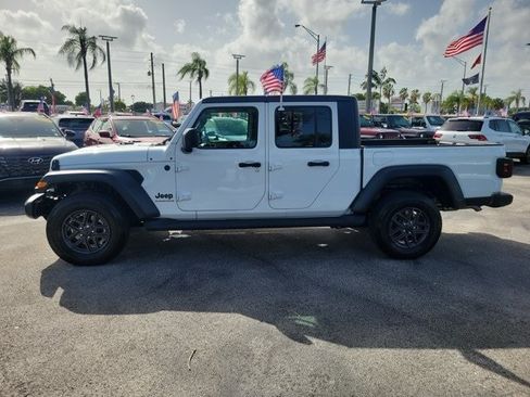 Certified 2025 Jeep Gladiator Sport AWD/4WD image 4