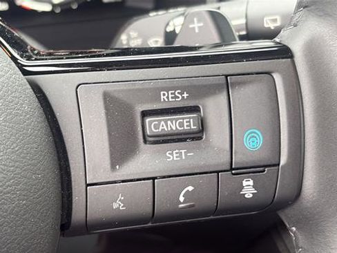 Used 2023 Nissan Rogue Platinum w/ Platinum Premium Package FWD image 16