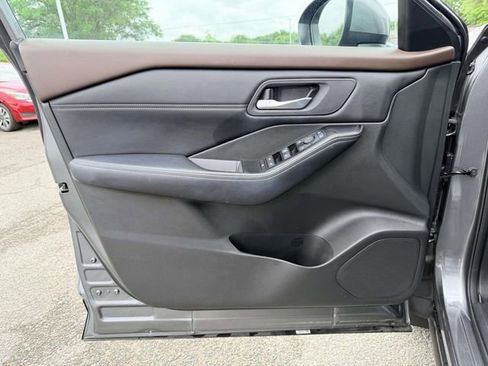 Used 2023 Nissan Rogue SV w/ SV Premium B Package FWD image 14