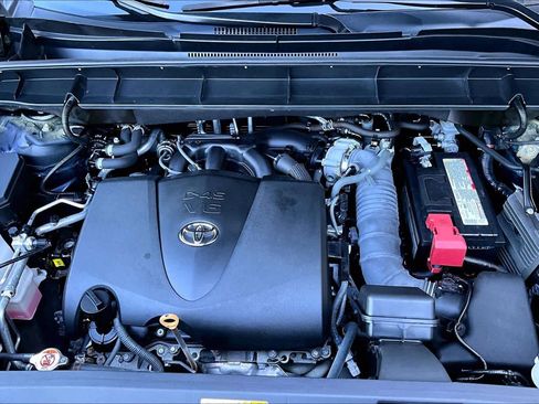 Used 2021 Toyota Highlander XSE AWD/4WD image 32
