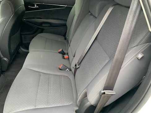 Used 2017 Kia Sorento AWD w/ LX Convenience Package image 17