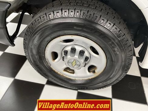 Used 2014 Chevrolet Express 2500 image 9