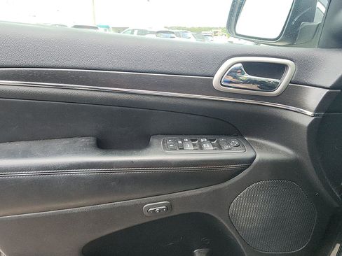 Used 2018 Jeep Grand Cherokee Limited image 15