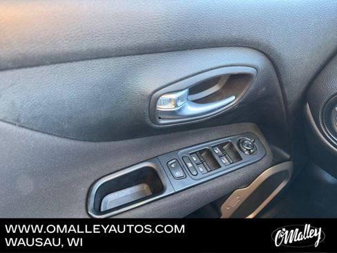 Used 2016 Jeep Renegade Sport w/ Power & Air Group image 19