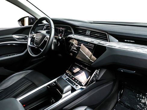 Used 2022 Audi e-tron Premium w/ Convenience Plus Package image 16