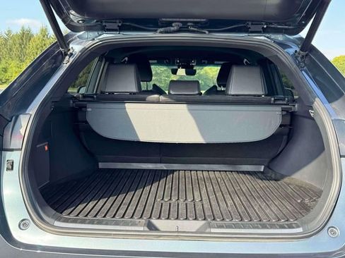 Used 2022 Toyota Venza XLE image 10