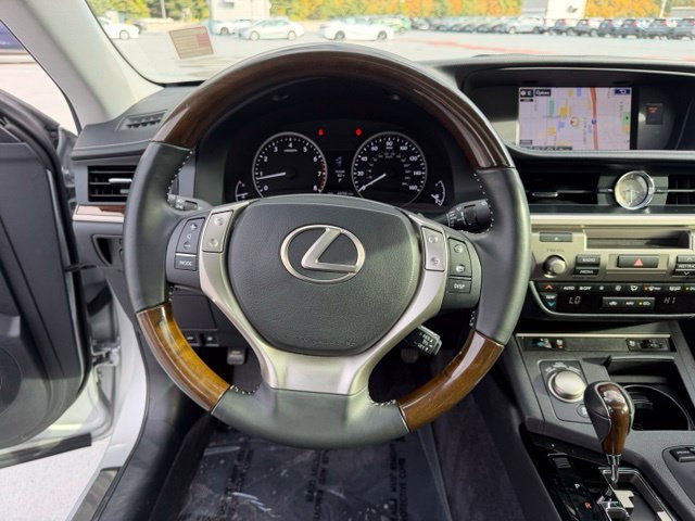 Used 2015 Lexus ES 350 w/ Premium Package FWD image 13