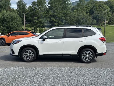Used 2024 Subaru Forester Premium AWD/4WD image 6