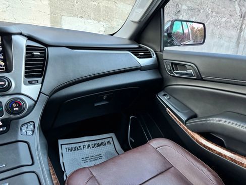 Used 2020 Chevrolet Suburban Premier w/ Premier Plus Edition image 40
