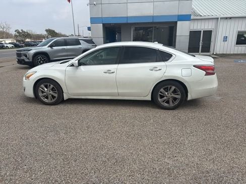 Used 2015 Nissan Altima 2.5 SV image 9