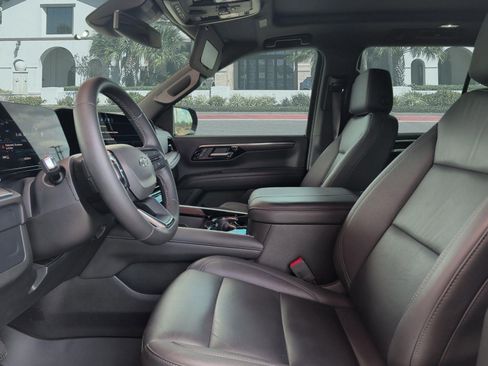 Used 2025 Chevrolet Tahoe Z71 w/ Comfort Package AWD/4WD image 11