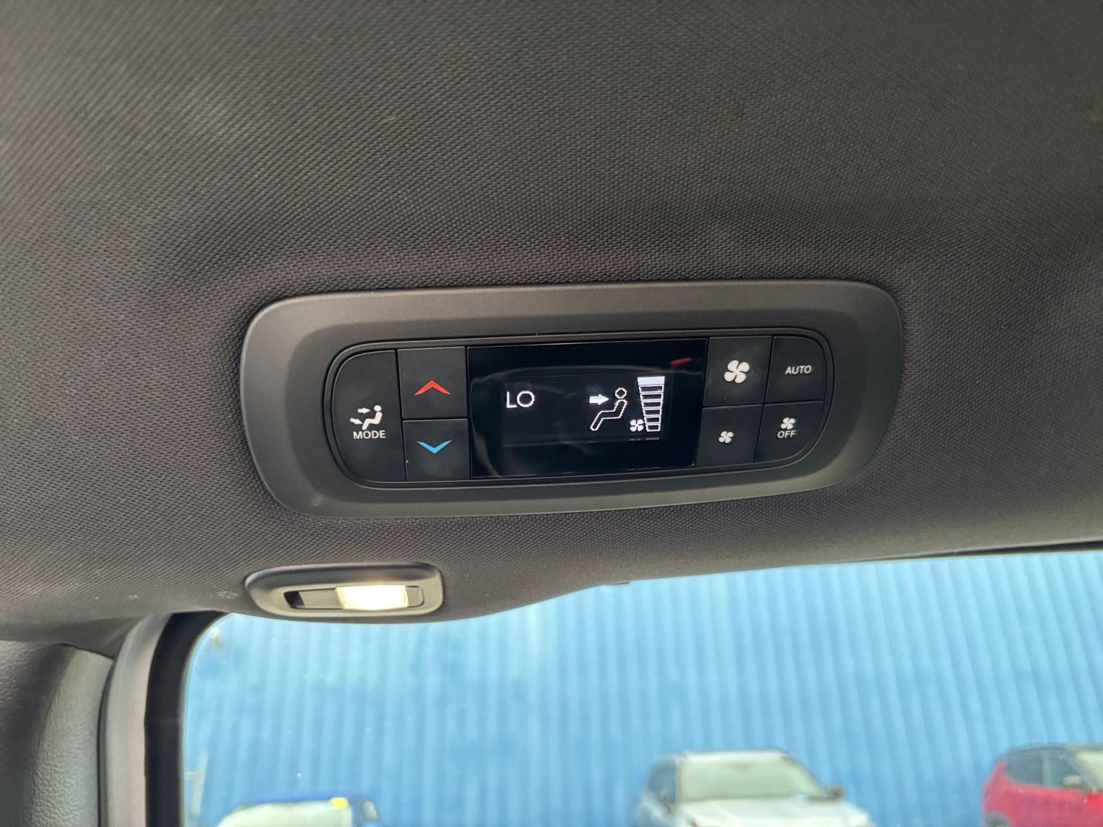 Used 2025 Chrysler Pacifica Limited FWD image 25