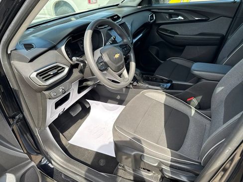 Used 2021 Chevrolet TrailBlazer LS w/ LPO, Blackout Package FWD image 19