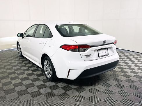 Used 2025 Toyota Corolla LE FWD image 5