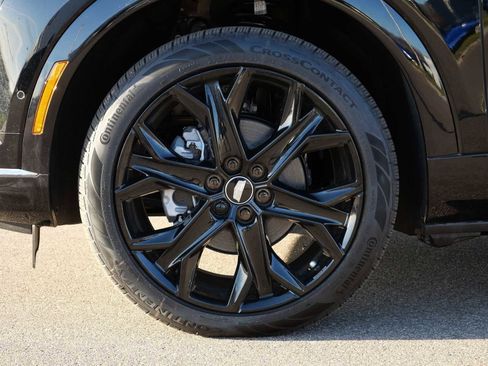 Used 2025 Cadillac Optiq Sport 2 w/ LPO, ONYX Package AWD/4WD image 13