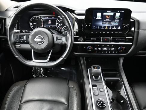 Used 2022 Nissan Pathfinder SL w/ SL Black Package image 6