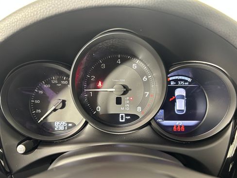 Used 2025 Porsche Macan AWD/4WD image 20