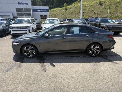 Used 2024 Hyundai Elantra SEL w/ Convenience Package FWD image 6