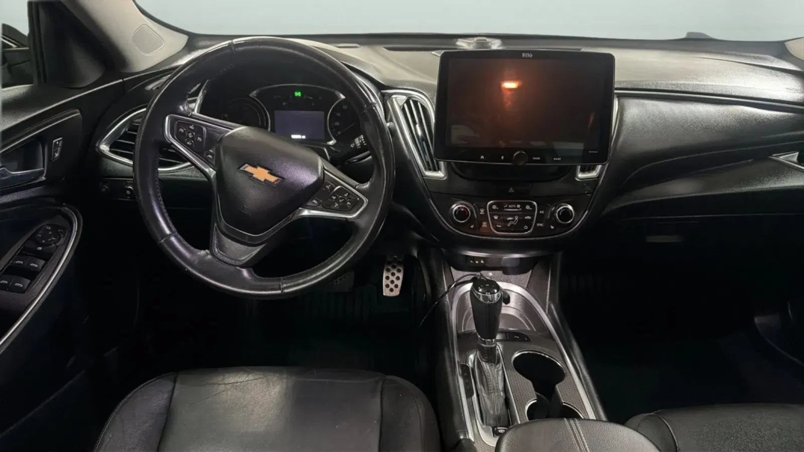 Used 2017 Chevrolet Malibu Hybrid w/ Leather Package FWD image 10
