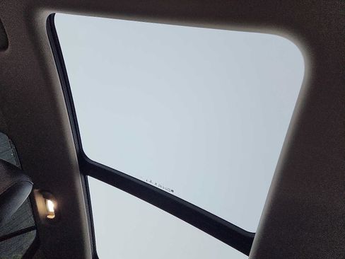 Used 2023 Buick Envision Essence w/ Sport Touring Package image 14