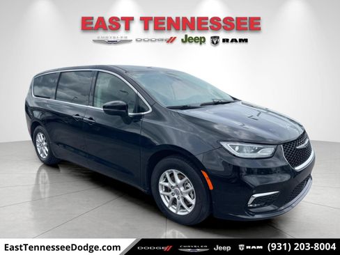 Used 2023 Chrysler Pacifica Touring-L FWD image 1