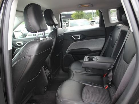 Used 2022 Jeep Compass Latitude w/ Convenience Group AWD/4WD image 25