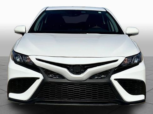 Used 2021 Toyota Camry SE w/ Convenience Package image 4