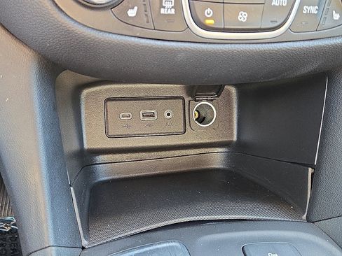 Used 2024 Chevrolet Equinox LT FWD image 30