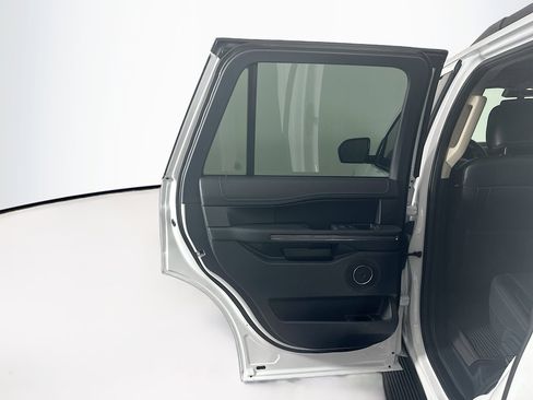 Used 2023 Ford Expedition XLT image 26