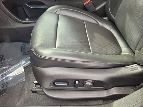 Used 2021 GMC Acadia SLT w/ Preferred Package image 17