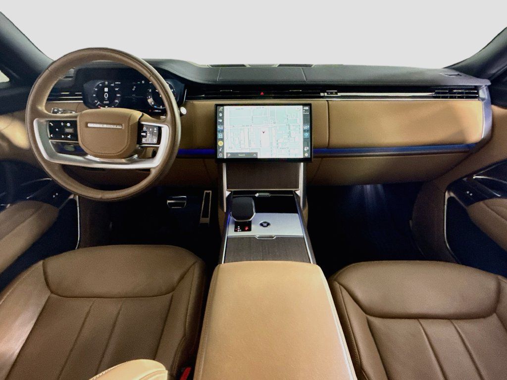 Used 2025 Land Rover Range Rover SE AWD/4WD image 9