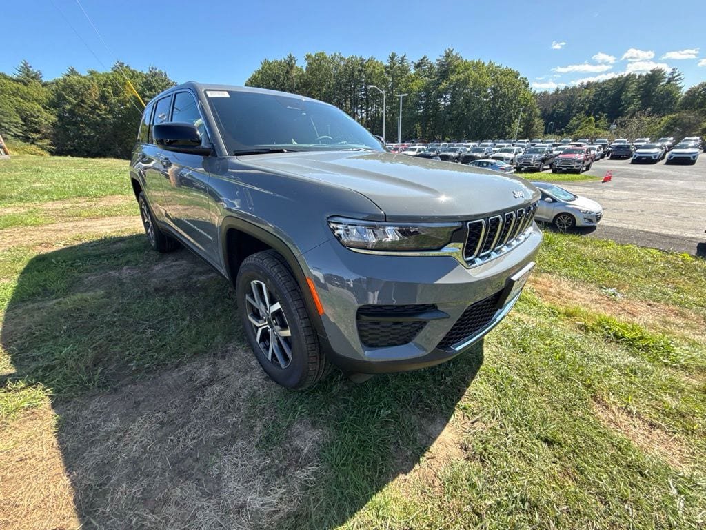 New 2027 Jeep Grand Cherokee Laredo X AWD/4WD image 7