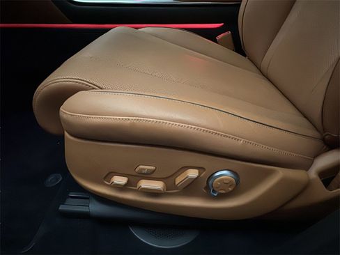 Certified 2025 Genesis GV80 2.5T Prestige image 10