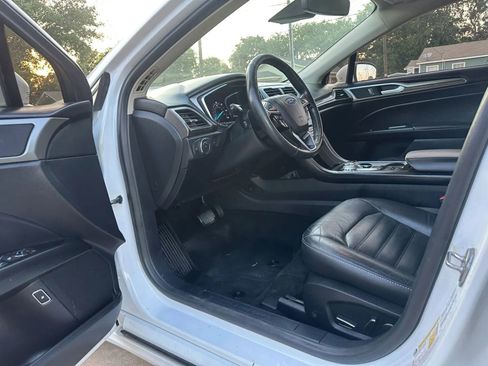 Used 2018 Ford Fusion SE w/ Equipment Group 602A FWD image 9