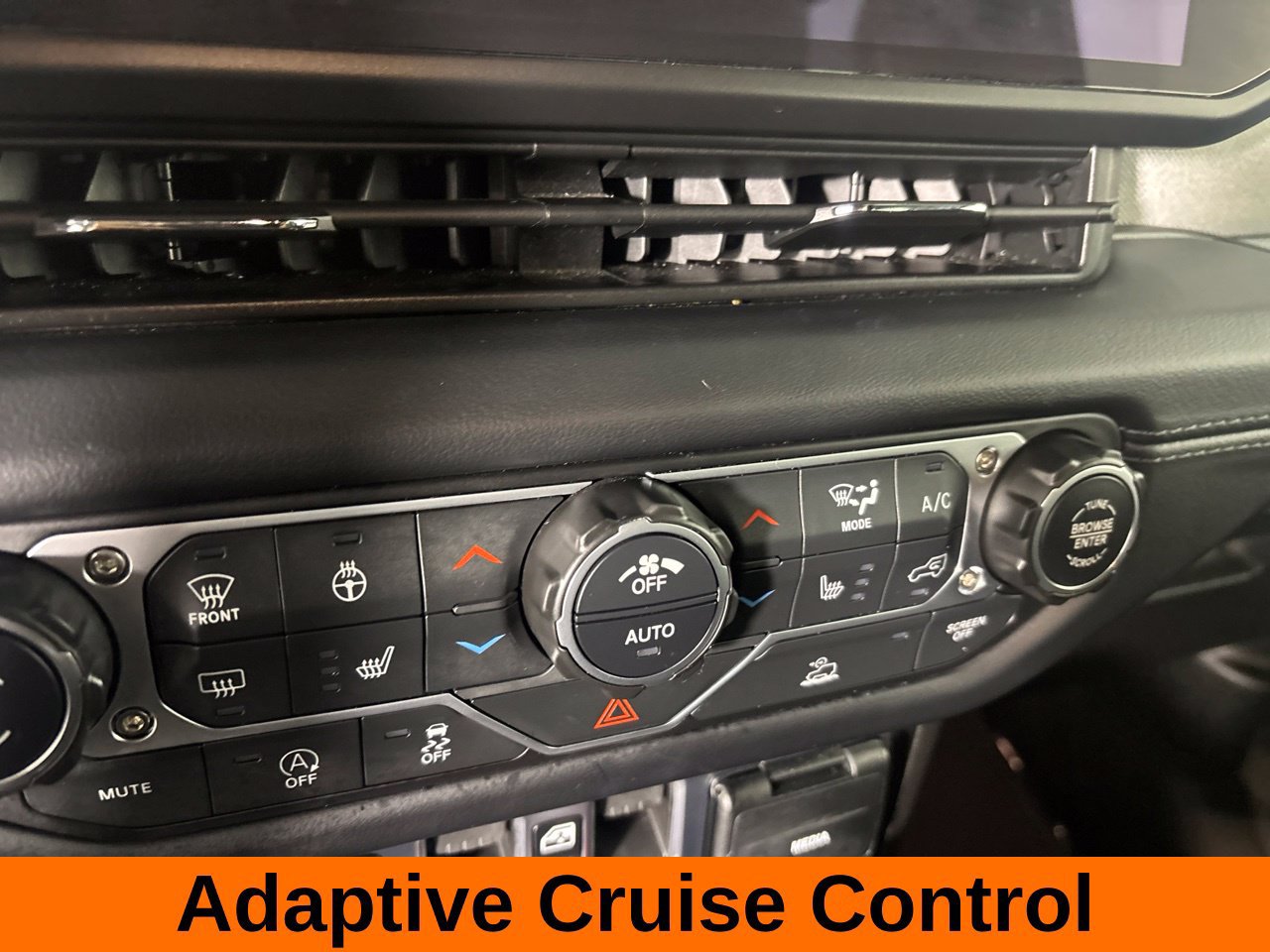 Used 2026 Jeep Wrangler Unlimited Sahara AWD/4WD image 17