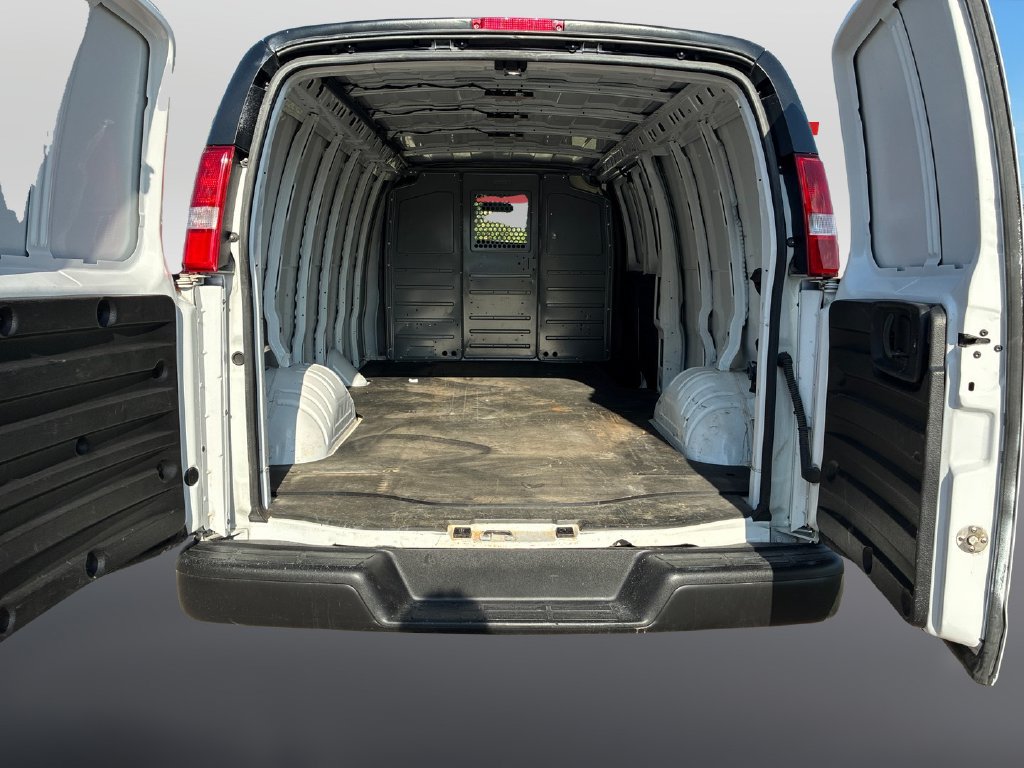 Used 2025 Chevrolet Express 3500 Extended w/ Driver Convenience Package RWD image 18