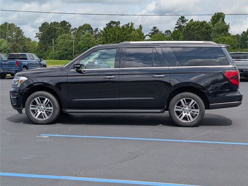 Used 2024 Ford Expedition Max Limited AWD/4WD image 2