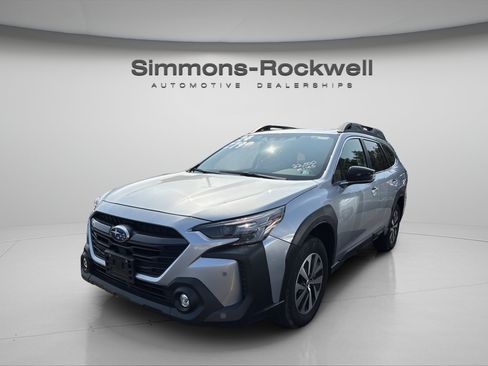 Used 2025 Subaru Outback Premium AWD/4WD image 2
