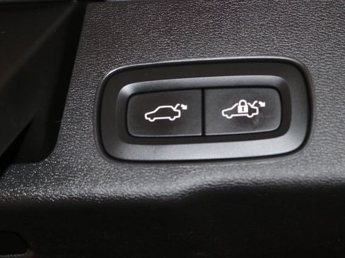 Used 2019 Volvo XC60 T5 Momentum w/ Premium Package image 88