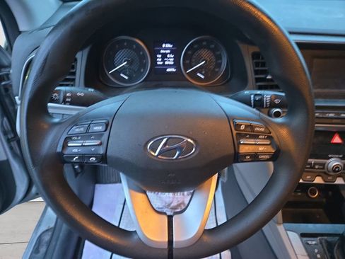 Used 2020 Hyundai Elantra SE image 12