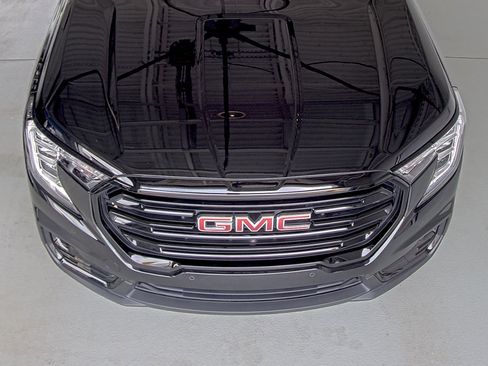 Used 2022 GMC Terrain SLT w/ Tech Package image 18