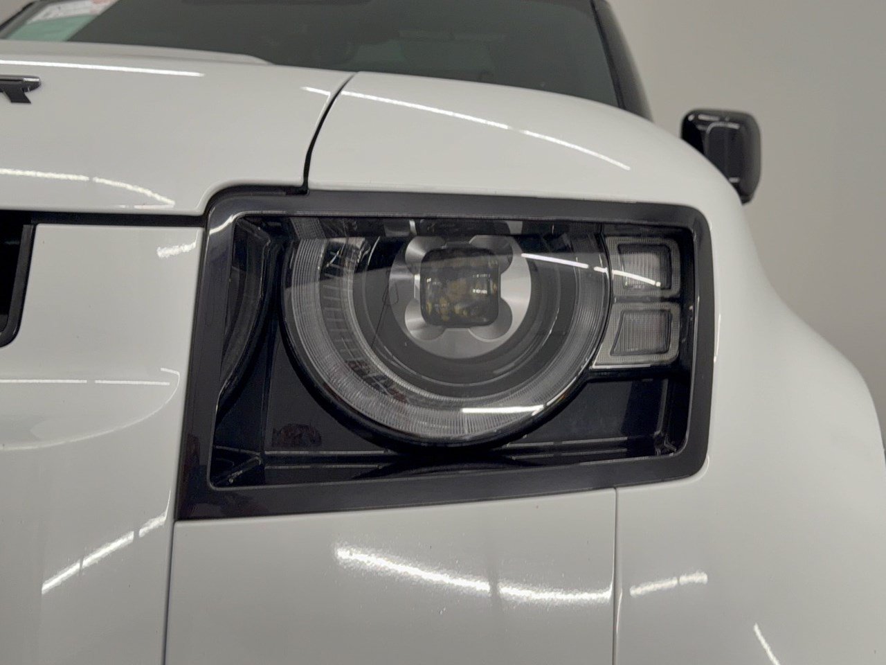 Used 2023 Land Rover Defender 110 X-Dynamic SE AWD/4WD image 12