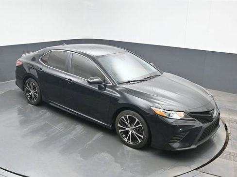 Used 2019 Toyota Camry SE FWD image 30