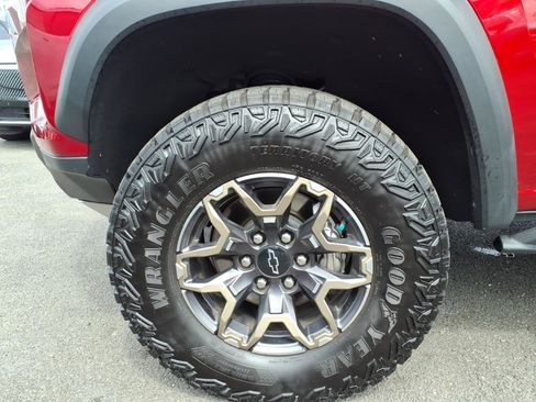 Used 2024 Chevrolet Colorado ZR2 w/ ZR2 Convenience Package III AWD/4WD image 9