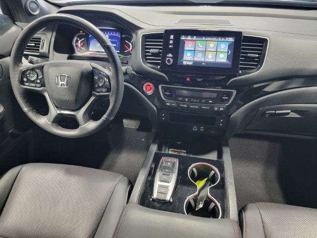 Certified 2025 Honda Passport Black Edition image 28