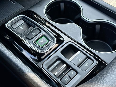 Used 2025 Honda Pilot Black Edition image 13